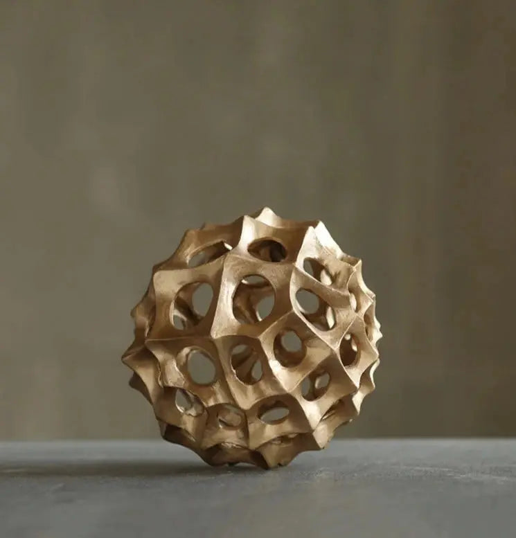 Éloïse Round Ornament