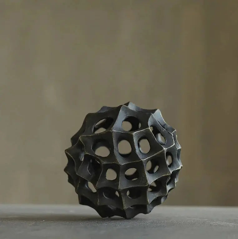 Éloïse Round Ornament