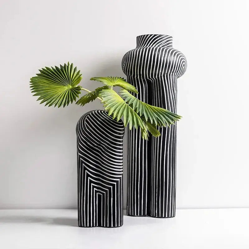 Claudé Vase