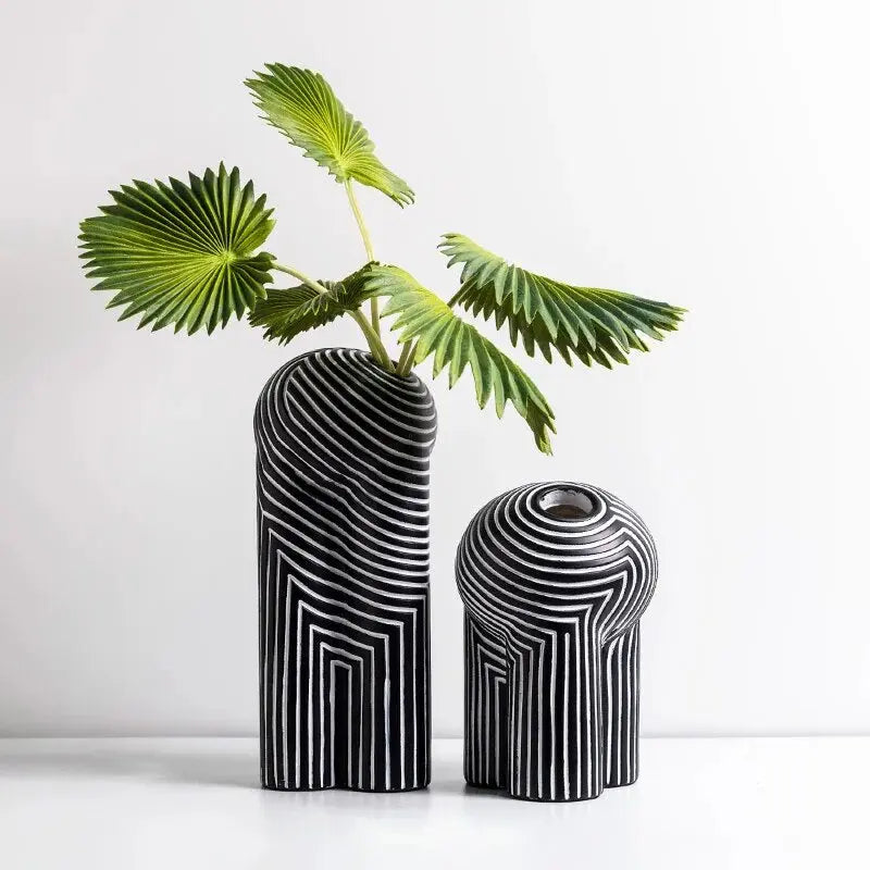 Claudé Vase