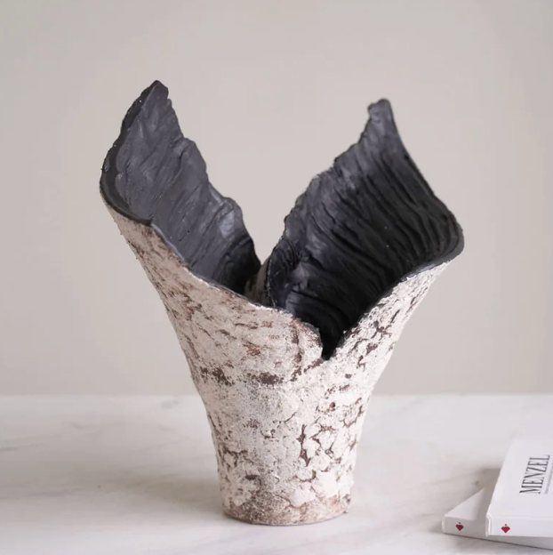 Hilaire vase