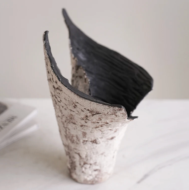 Hilaire vase