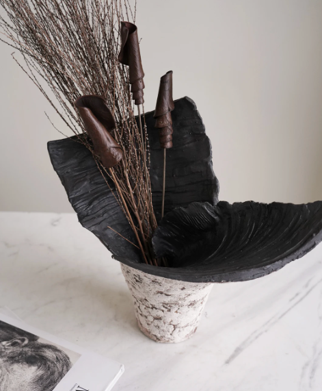 Hilaire vase