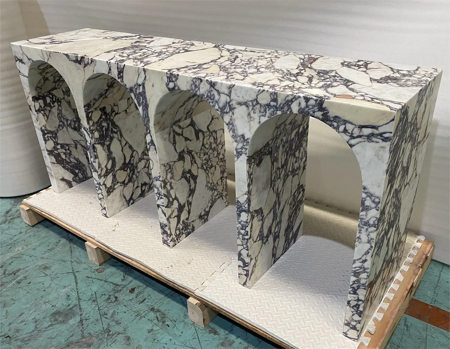 Raphaelle Console Table - v21v13