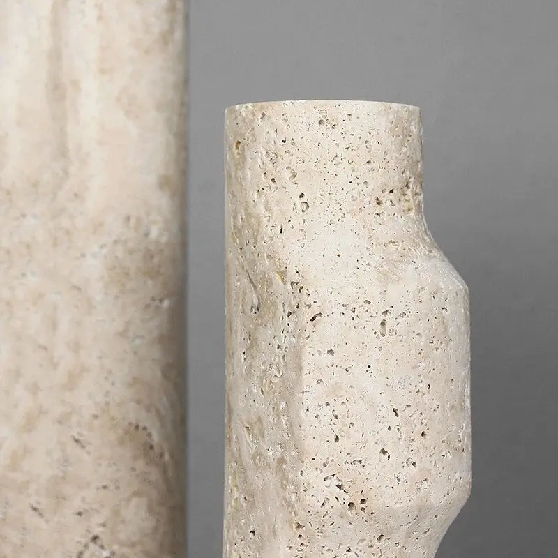 Léon Vase