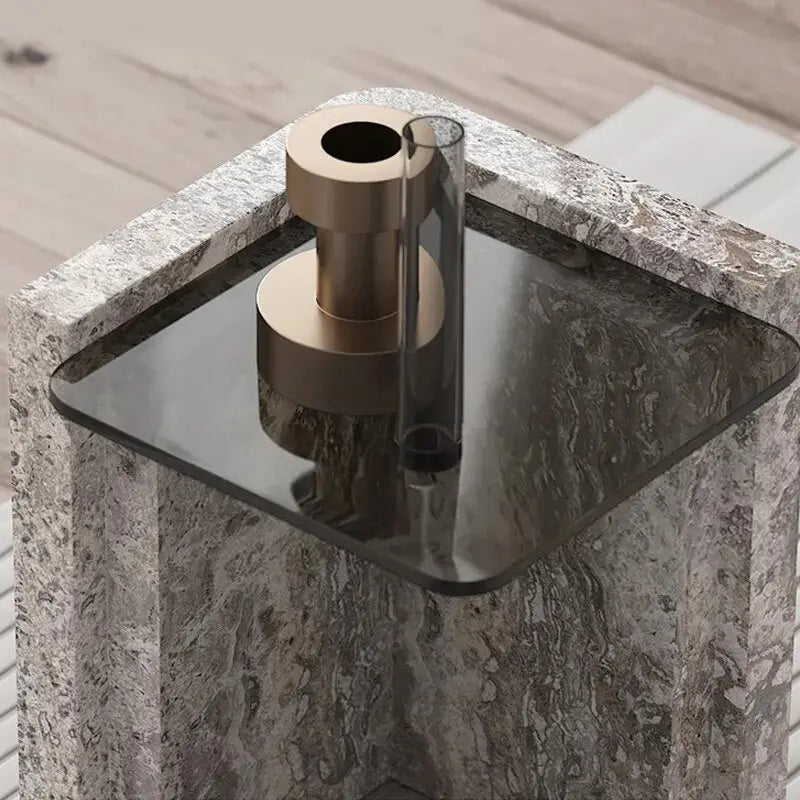 Régis End Table- v21v13