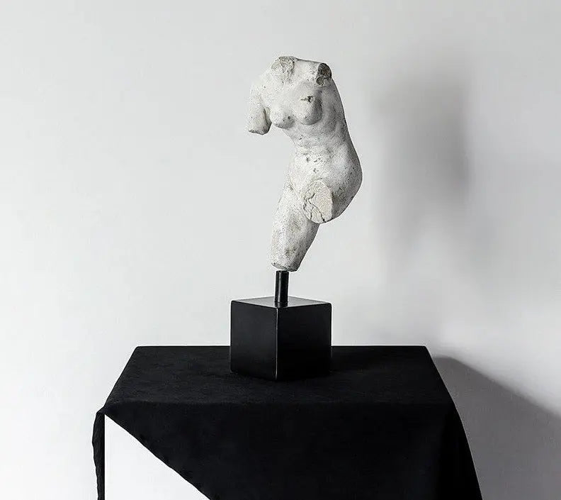 Delphine Figurine - v21v13