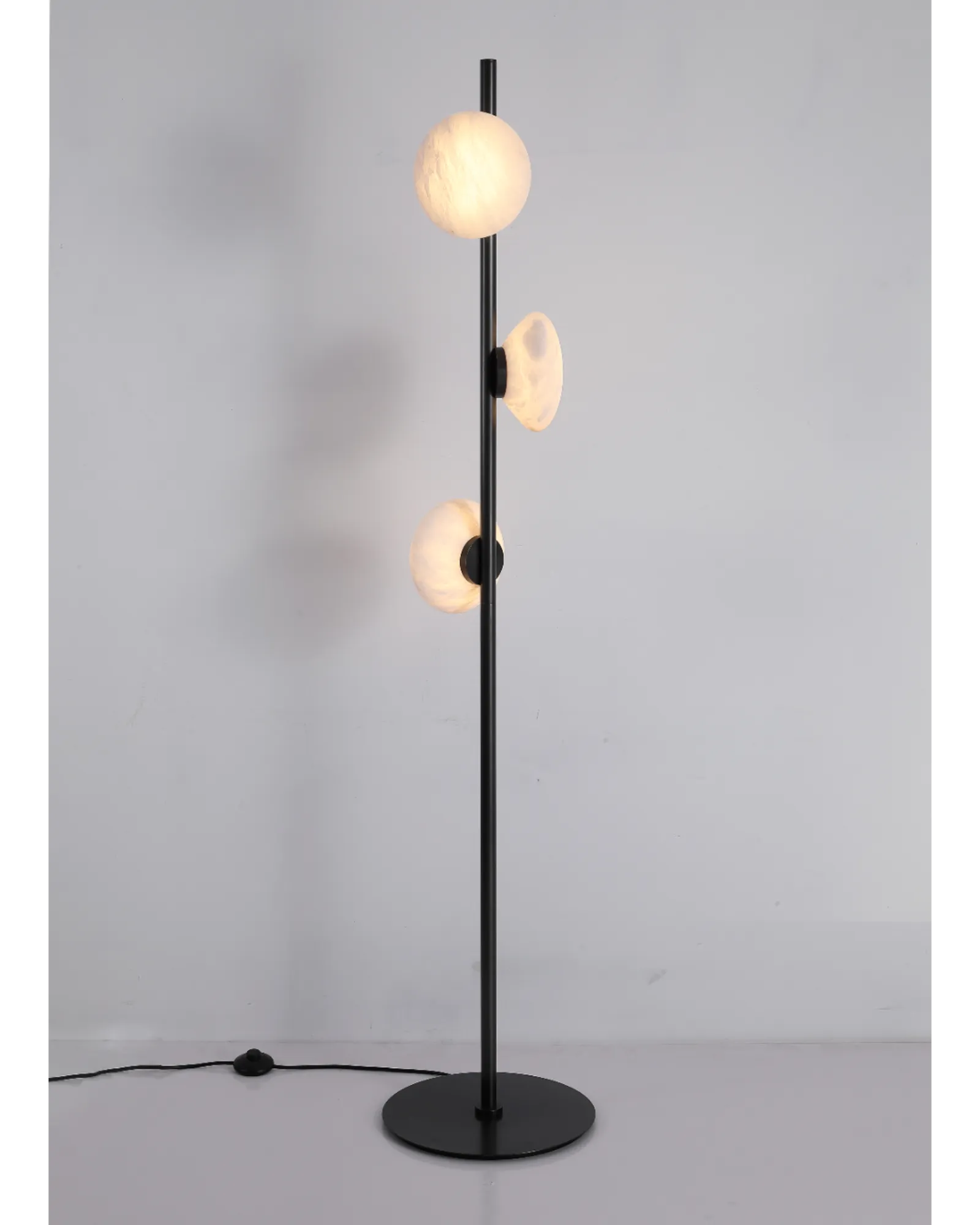 Noire Floor Lamp 