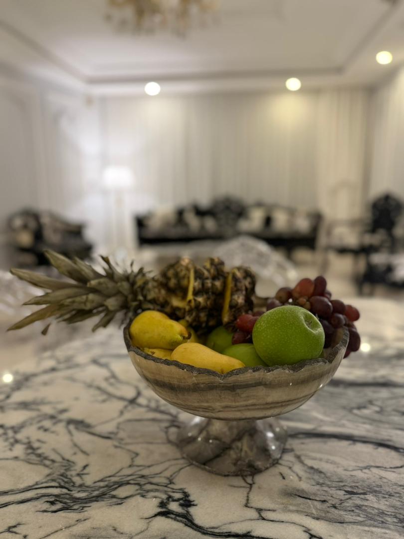 Coupe de Perse Pedestal Onyx Centerpiece